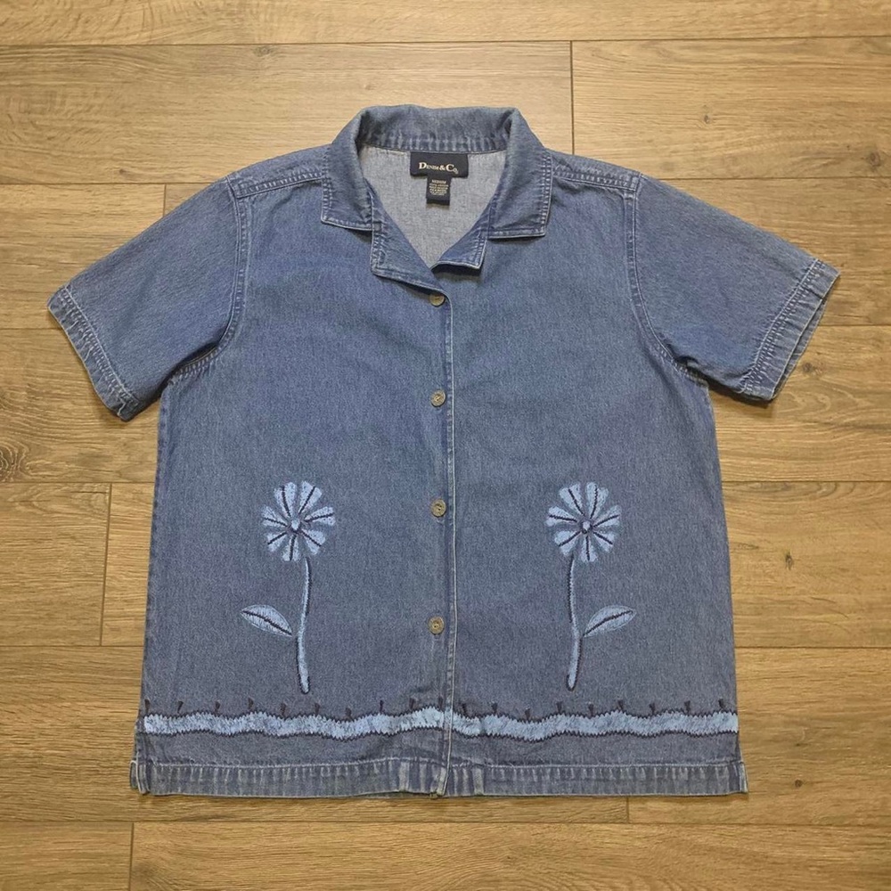 Vintage Denim & Co. Size Medium Flowers With Embroidered Accents Denim Button Up